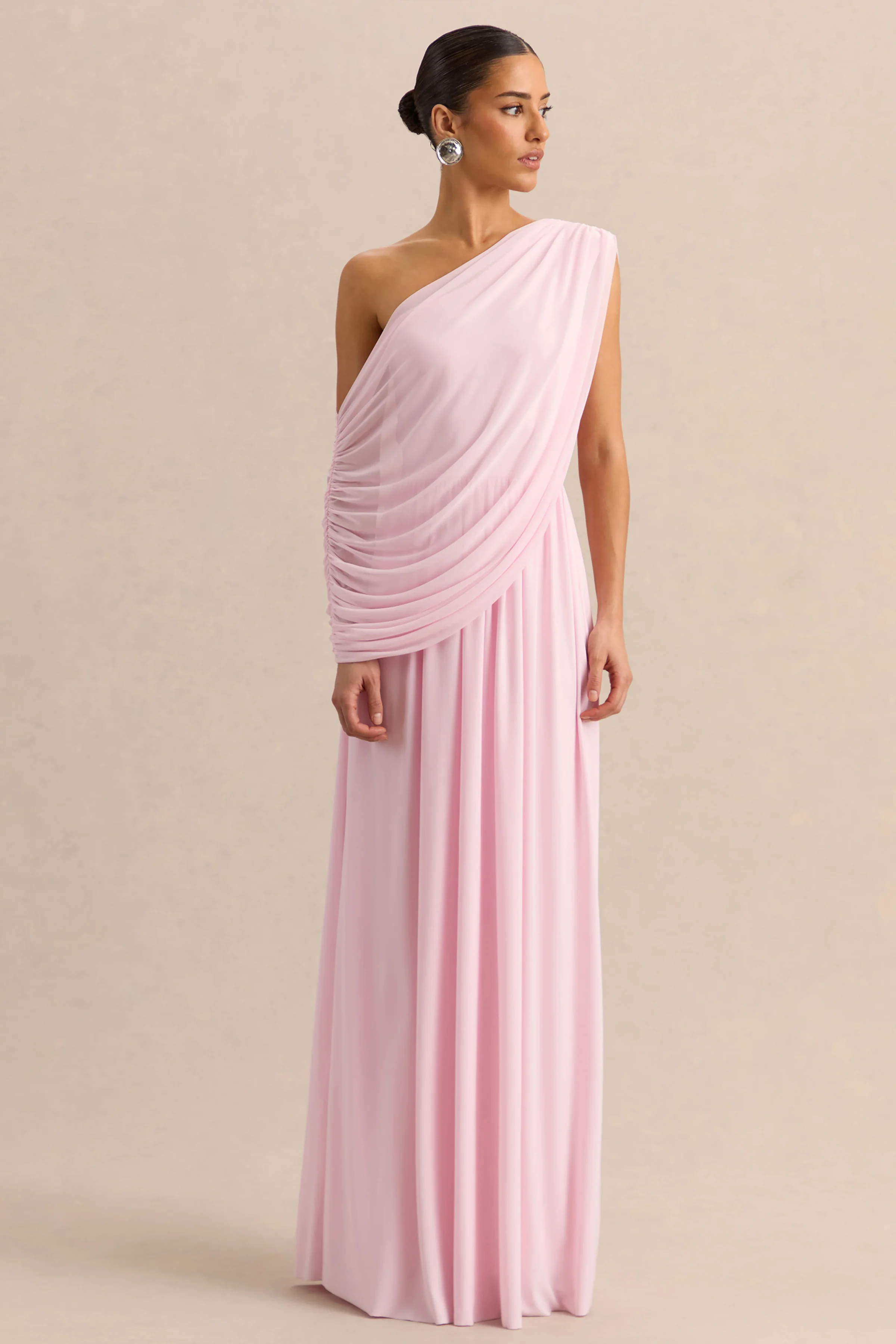 Sabianna | Robe longue rose à encolure asymétrique avec détails drapés - Image 5