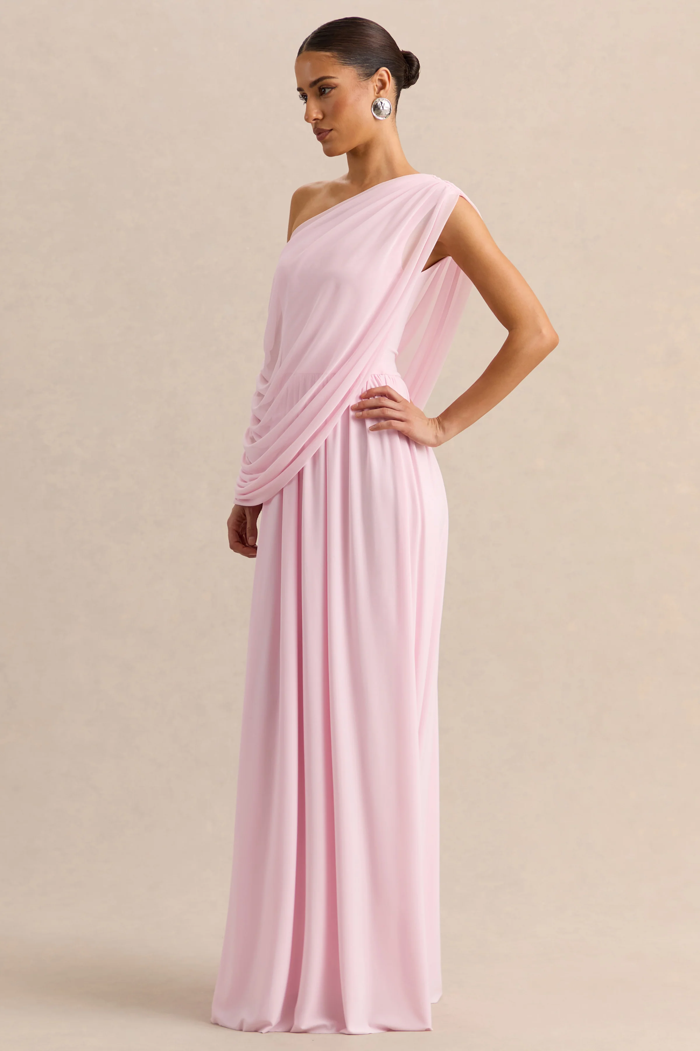 Sabianna | Robe longue rose à encolure asymétrique avec détails drapés - Image 6