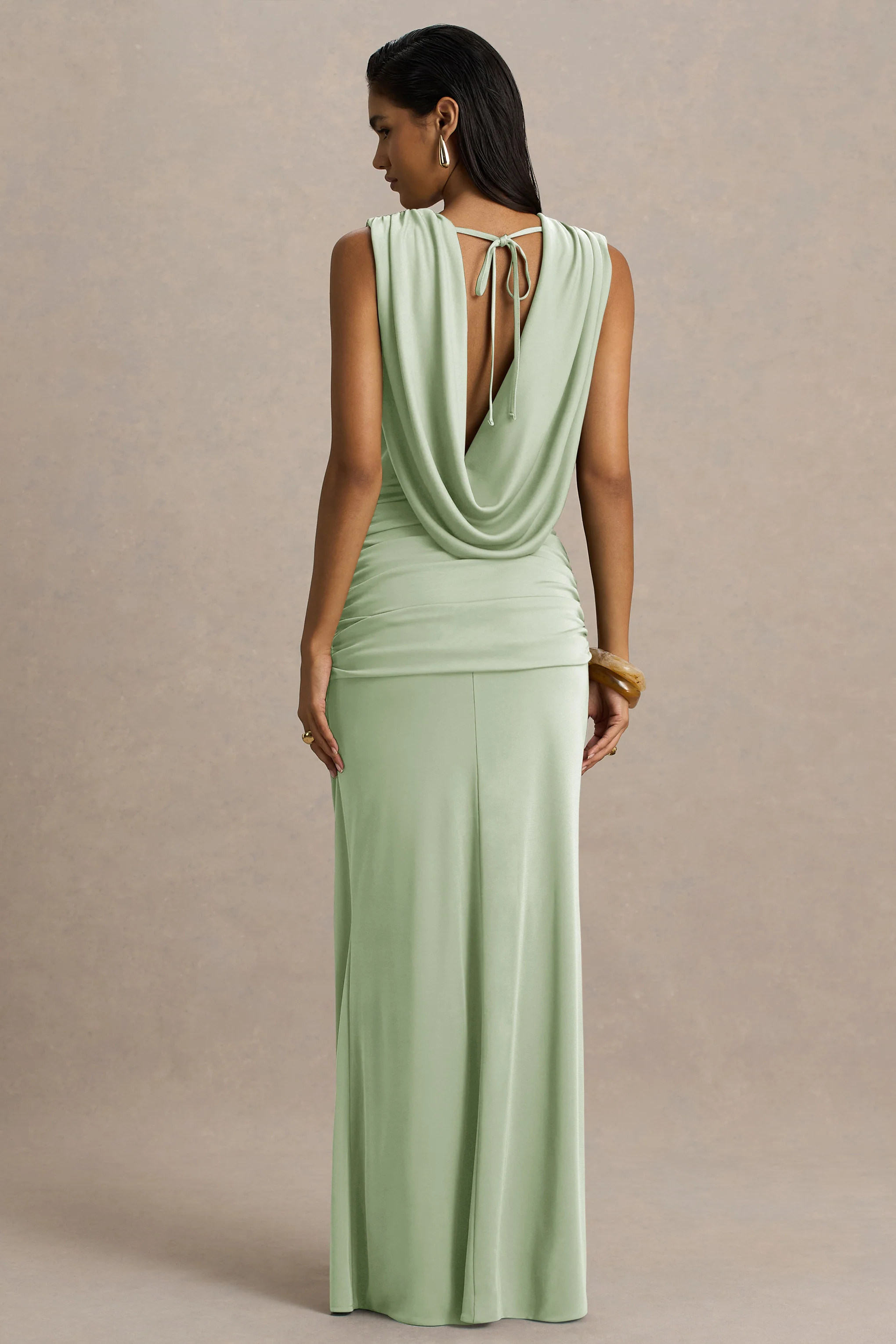 Serafina | Robe longue vert clair décolleté ultra-plongeant drapé frontal et fronces délicates - Image 2