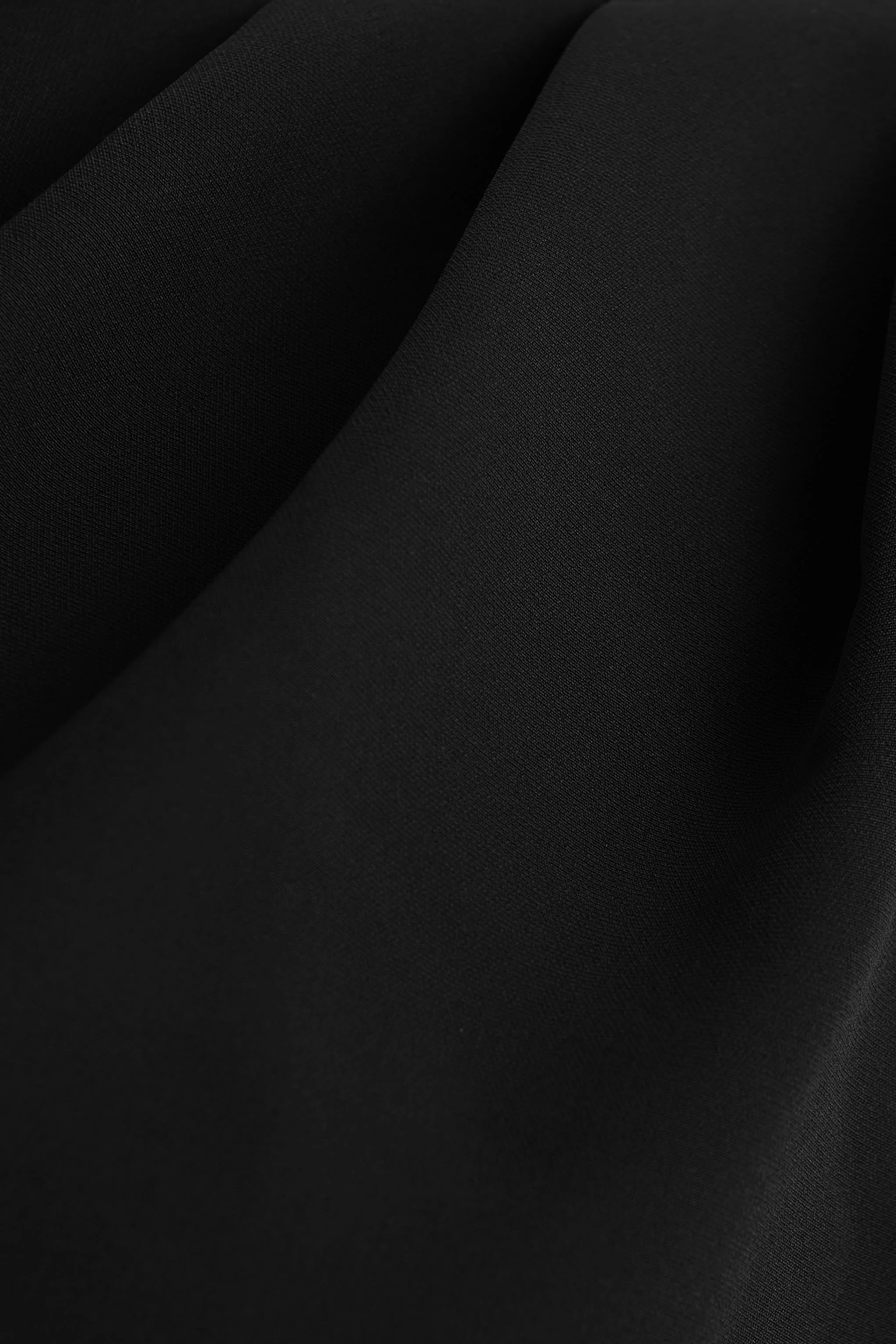 Sorenia | Combinaison noire à col montant avec manche cape - Image 8