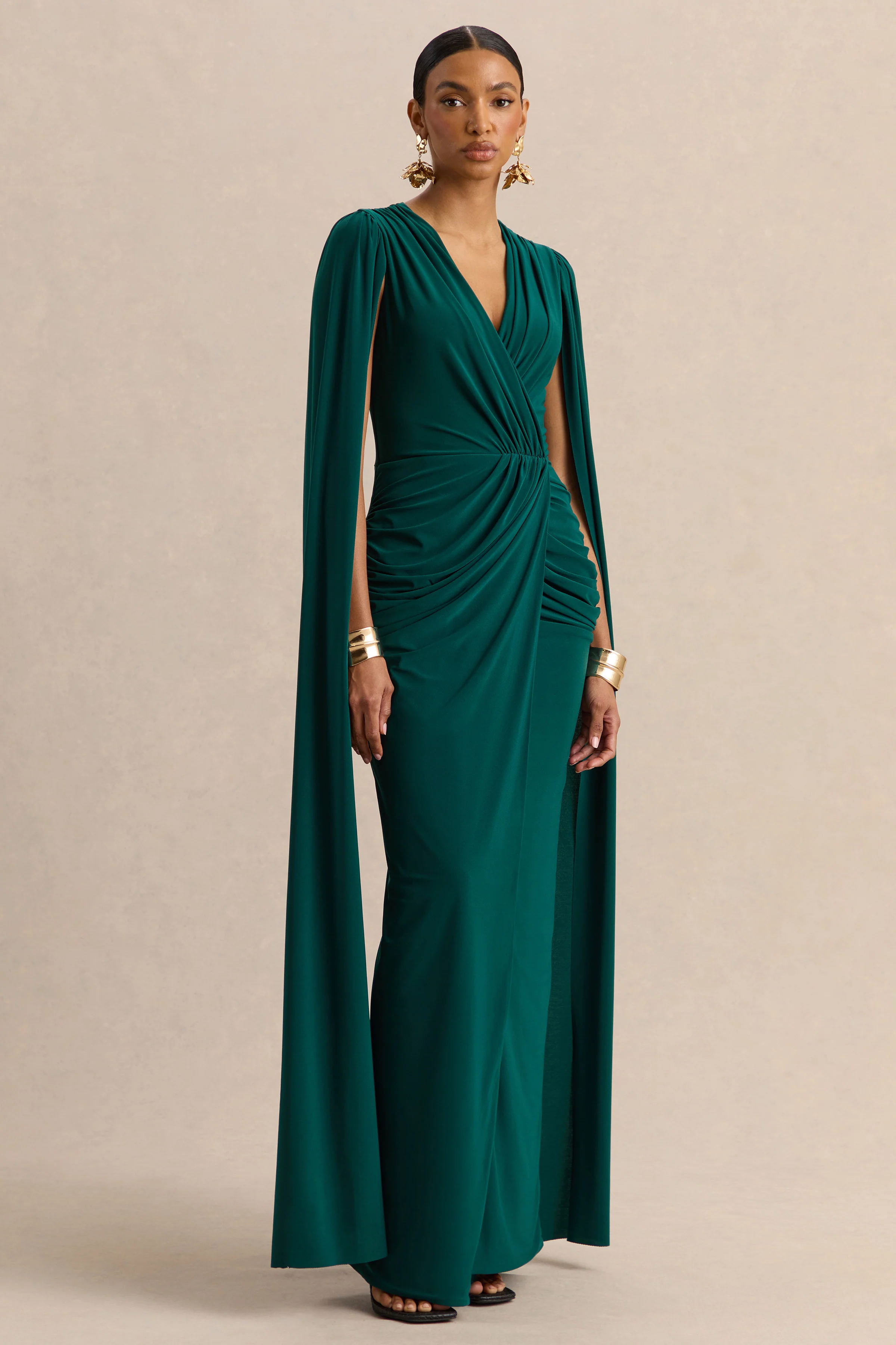 Ulissia | Robe longue vert bouteille à décolleté en V avec manches cape - Image 4