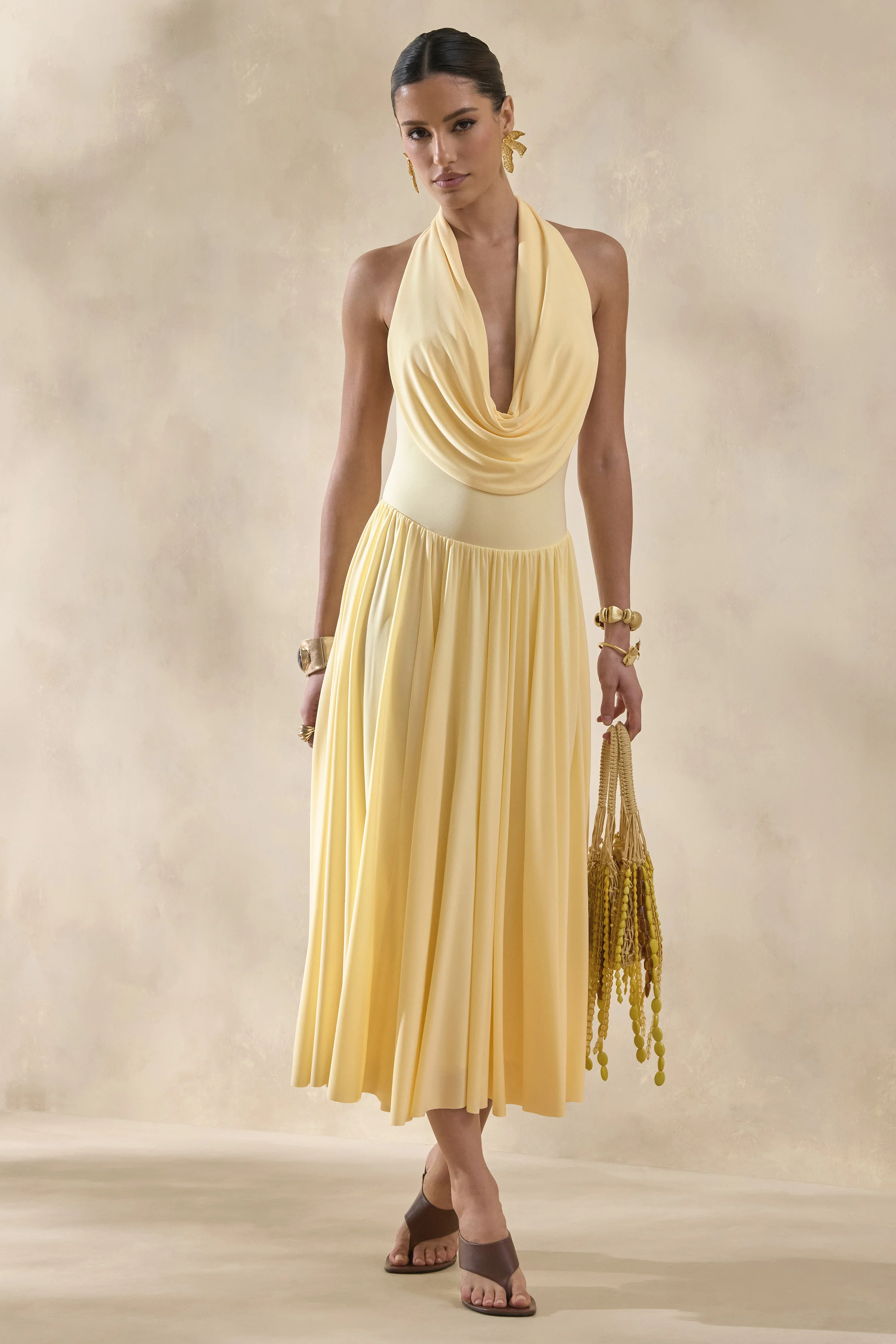 Veyra | Robe mi-longue citron à col bénitier plongeant