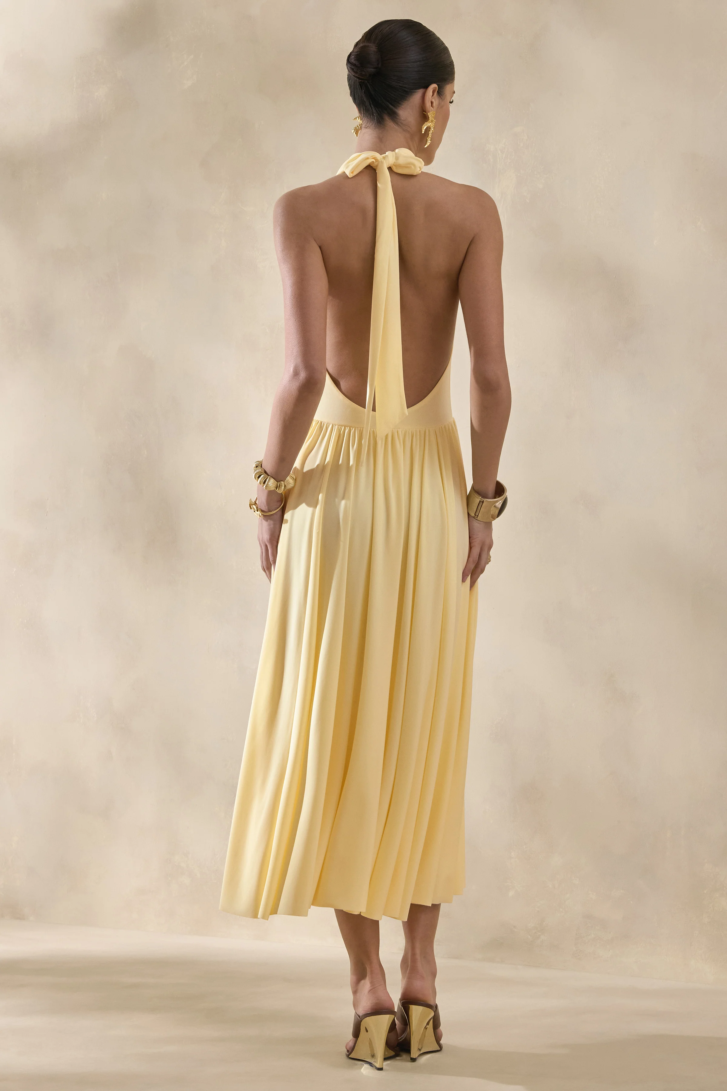 Veyra | Robe mi-longue citron à col bénitier plongeant - Image 2