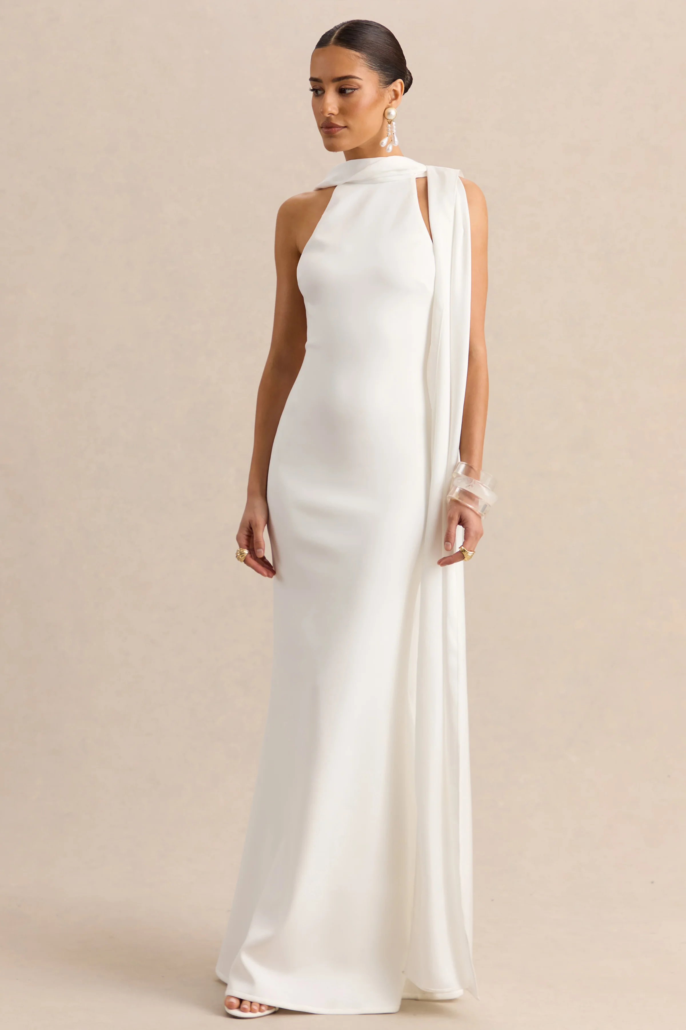 Vionette | Robe longue blanche à col montant avec écharpe - Image 6