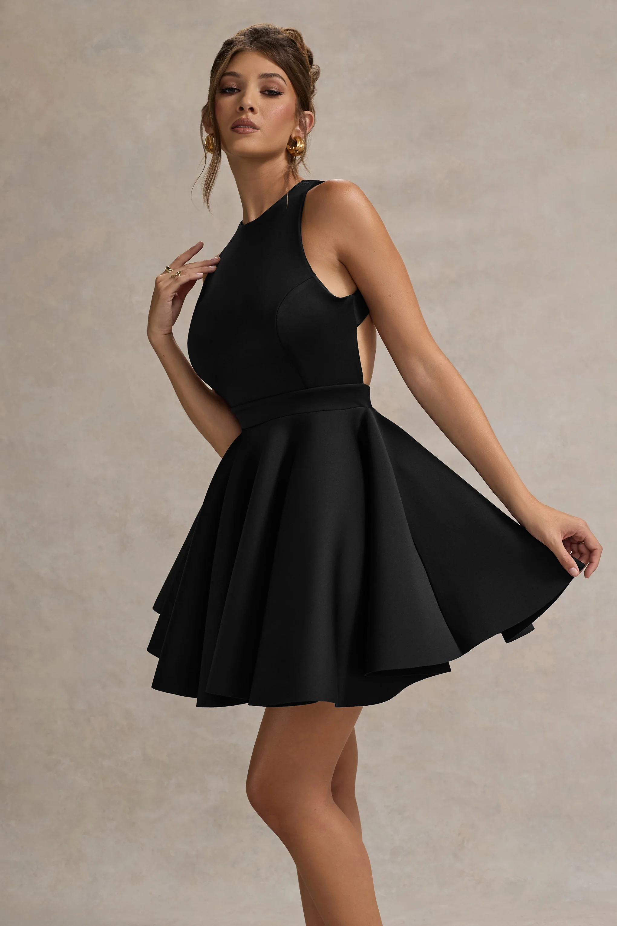 Waverly | Mini-robe noire à encolure arrondie sans manches - Image 5
