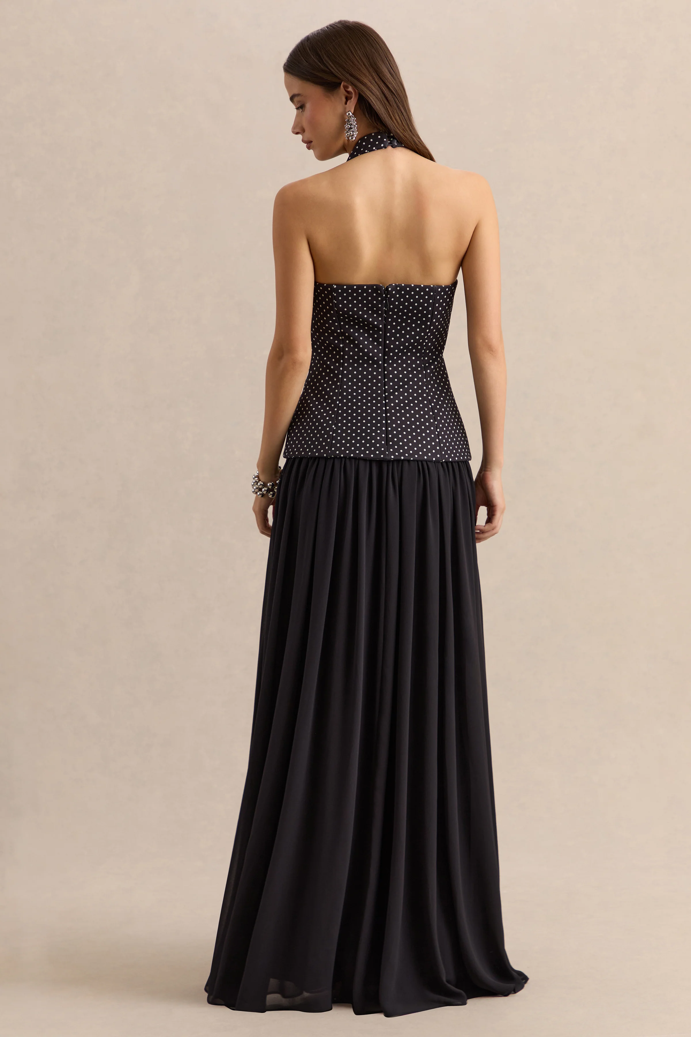 Zarina | Robe longue à décolleté plongeant noire et blanche à pois - Image 2