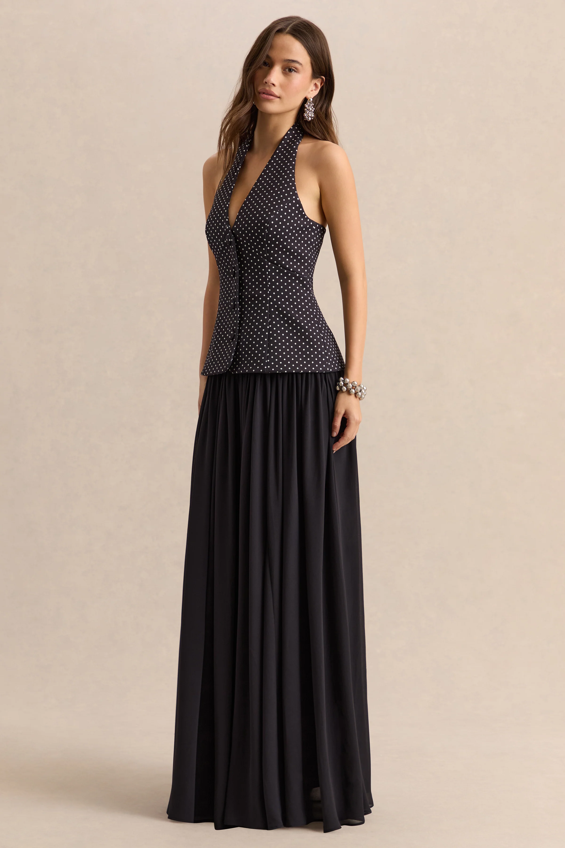 Zarina | Robe longue à décolleté plongeant noire et blanche à pois - Image 4