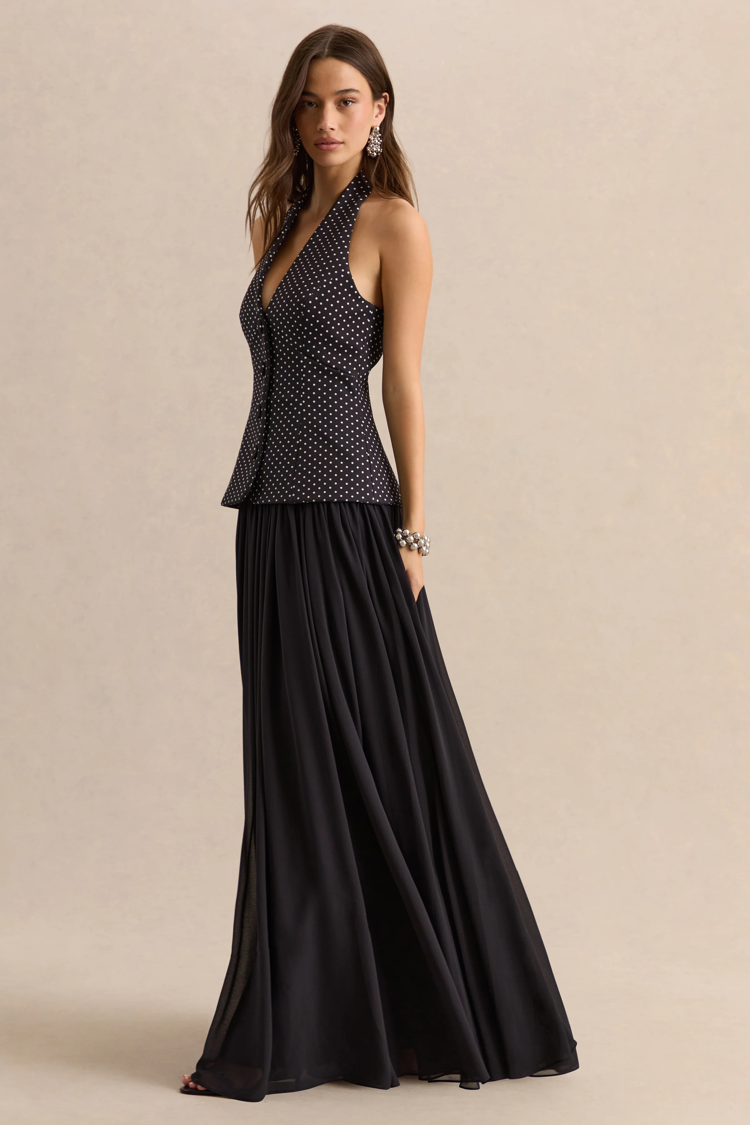Zarina | Robe longue à décolleté plongeant noire et blanche à pois - Image 5