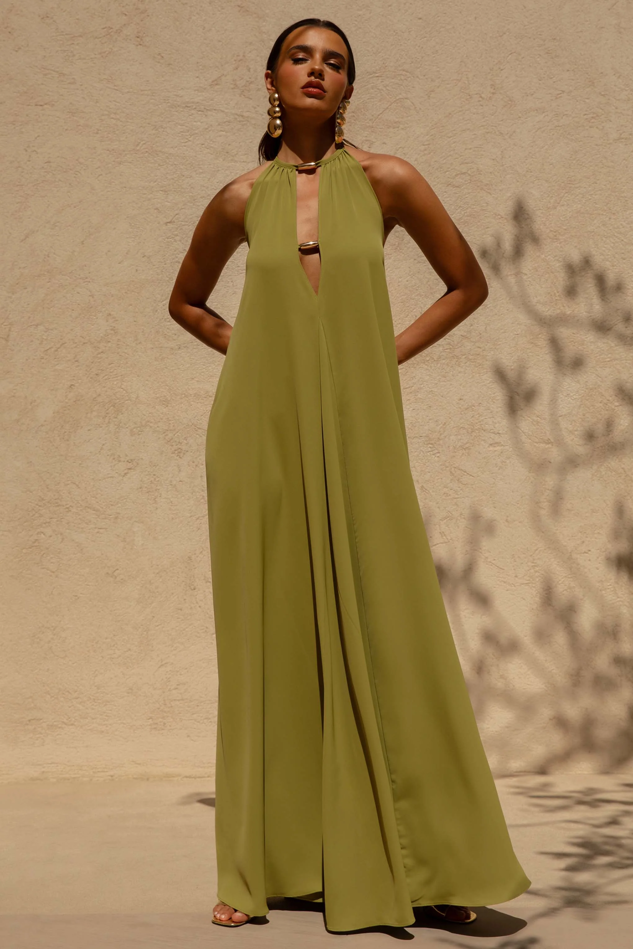 Zyon | Robe longue verte à col montant avec découpes - Image 6